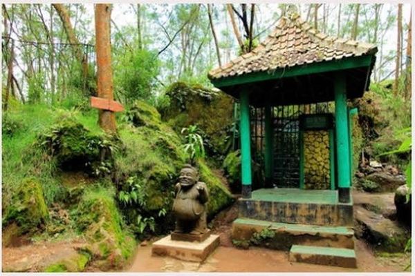 Goa Semar, Pertapaan Pejabat Indonesia