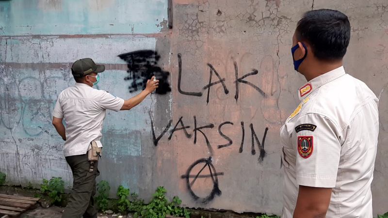 Muncul Vandalisme Tolak Vaksinasi di Solo, Langsung Dihapus Satpol PP