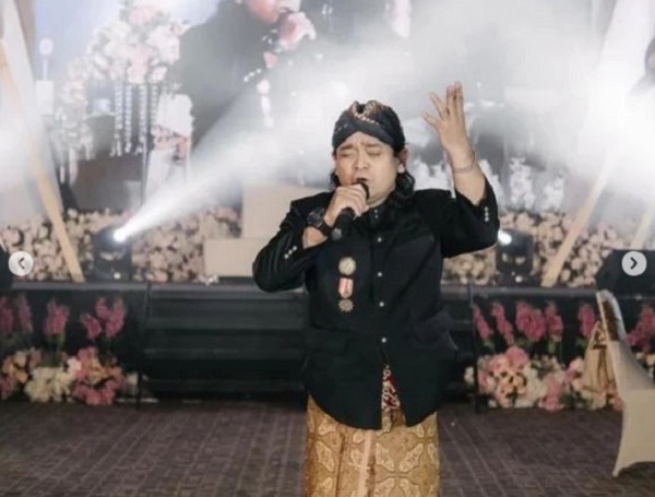 Bambang Surono, penyanyi yang dibilang mirip Didi Kempot. (Instagram/@bambangsurono.gentolet)
