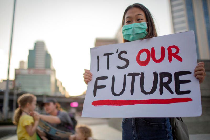 Seruan tentang tindakan ambisius sekarang mengatasi perubahan iklim menentukan masa depan. (Greenpeace)