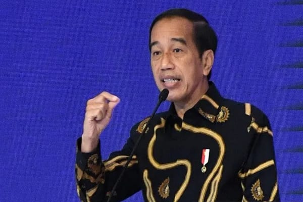 Presiden Joko Widodo saat memberikan pengarahan kepada para menteri, kepala lembaga, kepala daerah, dan BUMN tentang Aksi Afirmasi Bangga Buatan Indonesia, di Hotel Grand Hyatt, Kabupaten Badung, Bali, Jumat (25/3/2022). (ANTARA/HO-Biro Pers Setpres/Kris/am)