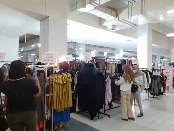 Penjual Thrift di Solo Klaim Jual Produk Bersih dan Tak Rugikan IKM