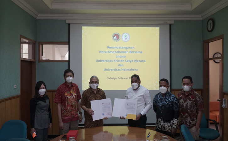 Universitas Kristen Satya Wacana (UKSW) dan Universitas Halmahera (Uniera), Tobelo, menandatangani Memorandum of Understanding (MoU) Senin (14/3/2022). (Istimewa)