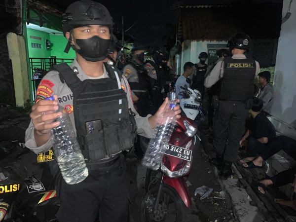 Kebangetan! Bulan Puasa, 7 Pemuda Di Sumber Solo Ini Malah Pesta Miras