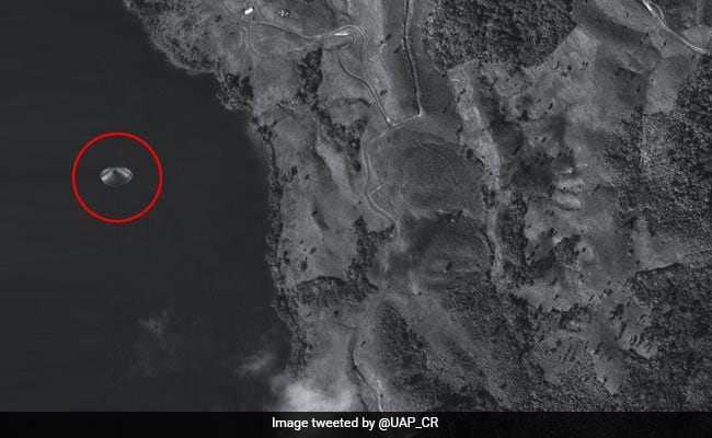 Foto UFO dirilis di Twitter oleh Esteban Carranza. Foto tersebut berusia 50 tahun yang diambil di sekitar Costa Rica.