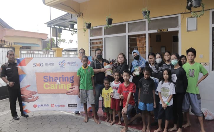 Solopos Serahkan Bantuan Sembako ke PSAA Hosana Ngringo Karanganyar, Kamis (26/5/2022). (Istimewa)