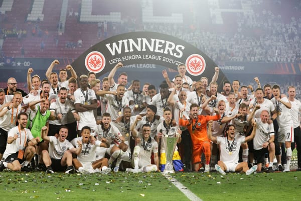 Eintracht Frankfurt menjuarai Liga Europa setelah mengalahkan Rangers lewat adu penalti pada final di Stadion Ramon Sanchez Pizjuan, Kamis (19/5/2002) dini hari WIB. (Twitter/@EuropaLeague)
