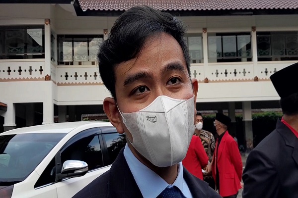 Wali Kota Solo, Gibran Rakabuming Raka, menyatakan agenda pernikahan tantenya, Idayati dengan Anwar Usman di Gedung Graha Saba Jl. Letjen Suprapto Solo pada Kamis (26/5/2022) sudah dipersiapkan secara matang. (Solopos/Kurniawan)