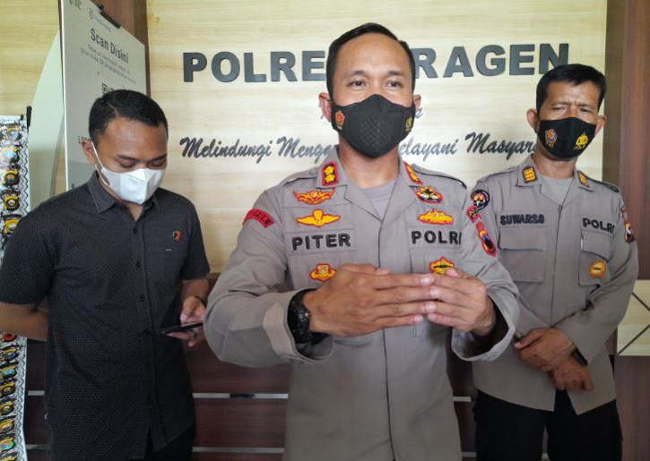 Kapolres Sragen AKBP Piter Yanottama menjelaskan proses perjalanan penanganan perkara dugaan perkosaan anak di bawah umur di Mapolres Sragen, Sabtu (21/5/2022). (Solopos.com/Tri Rahayu)