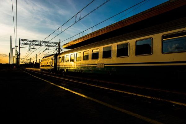 Cerpen Kereta Terakhir Malam Itu