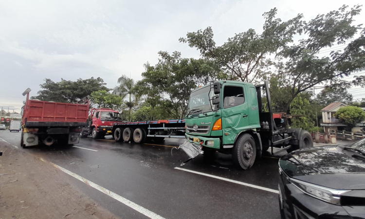 Truk Hino bernomor polisi AD 1770 OC yang terlibat kecelakaan di Penggung, Boyolali, Kamis (19/5/2022). (Solopos-Ni'matul Faizah)