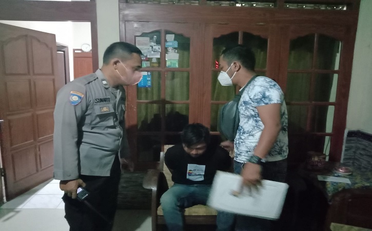 Maling speaker Agus Mujiono diamankan Polsek Jaten pada Sabtu (21/5/2022).. (Istimewa/Polsek Jaten)