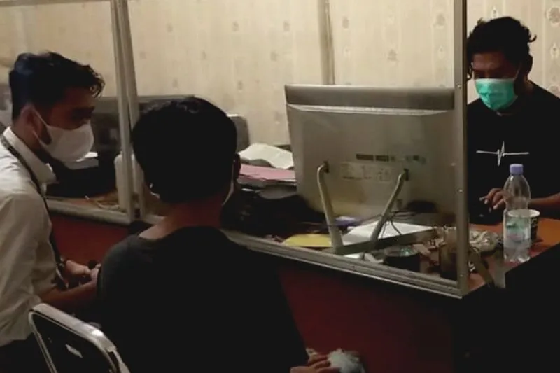Seorang anak berinisial MR (16) menjalani pemeriksaan di Unit PPA Satreskrim Polresta Banyumas karena terlibat kasus pencurian dengan pemberatan di sejumlah sekolah dan kantor di Kabupaten Banyumas. ANTARA/HO-Polresta Banyumas