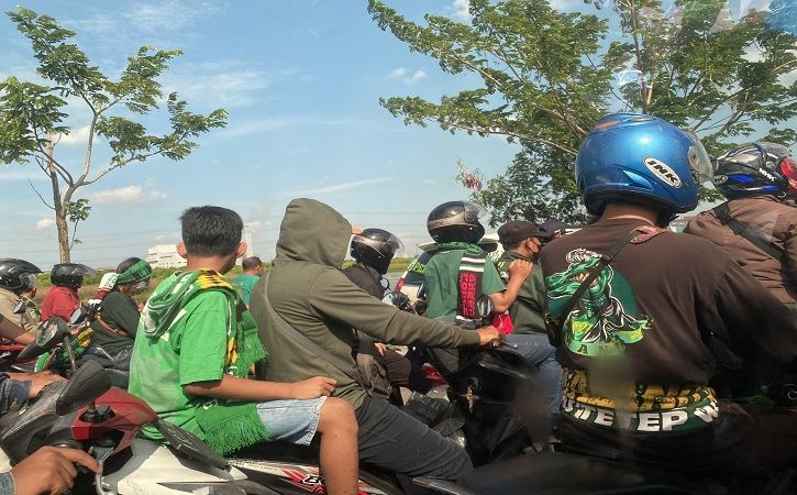 Lautan Manusia di Stadion Bung Tomo, Tim Persis Solo Terjebak 1 Jam