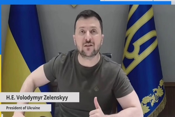 Presiden Ukraina, Volodymyr Zelenskyy menyapa Indonesia dalam forum diskusi daring yang digelar Foreign Policy Community of Indonesia (FPCI), Jumat (27/5/2022). JIBI - Bisnis/Afifah Rahmah