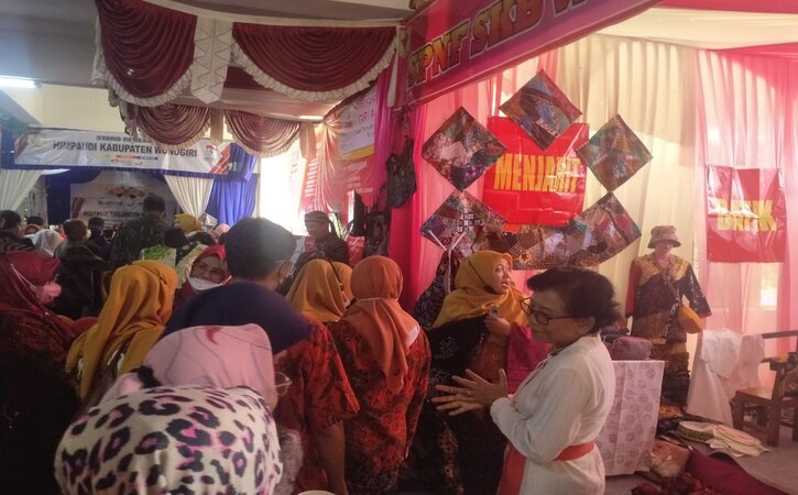 Suasana pameran gelar karya potensi akademik Dinas Pendidikan dan Kebudayaan (Disdikbud) Wonogiri, Kamis (19/5/2022). Kegiatan tersebut diadakan dalam rangka memperingati Hari Pendidikan Nasional, HUT ke-281 Kabupaten Wonogiri, dan Hari Kebangkitan Nasional. (Solopos.com/Muhammad Diky Praditia)