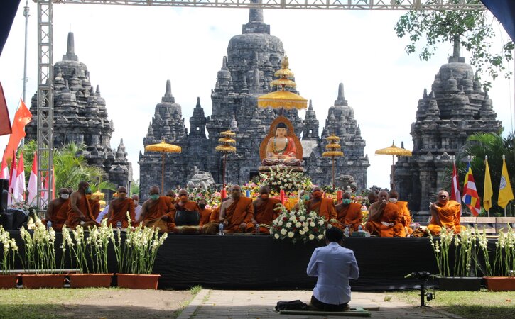 Begini Suasana Detik-detik Waisak di Candi Sewu Klaten