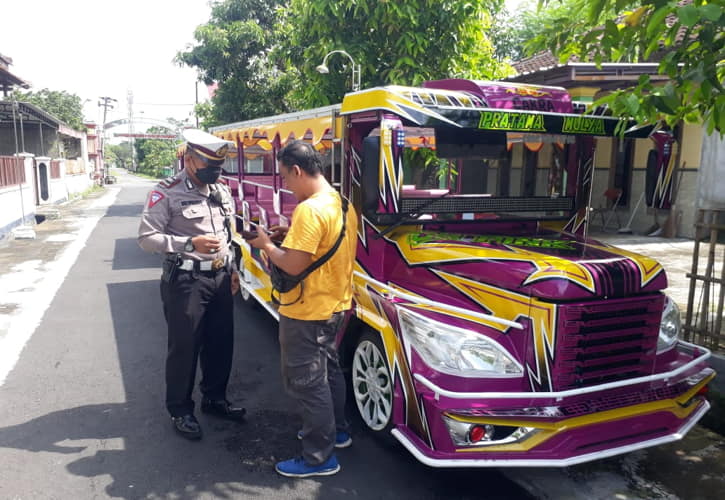 Kereta Kelinci Dilarang di Jalan Raya, Ini Hukumannya yang Melanggar