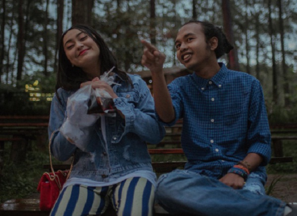 Lirik Lagu Tak Perlu Ada Senja - Suara Kayu feat Fiersa Besari
