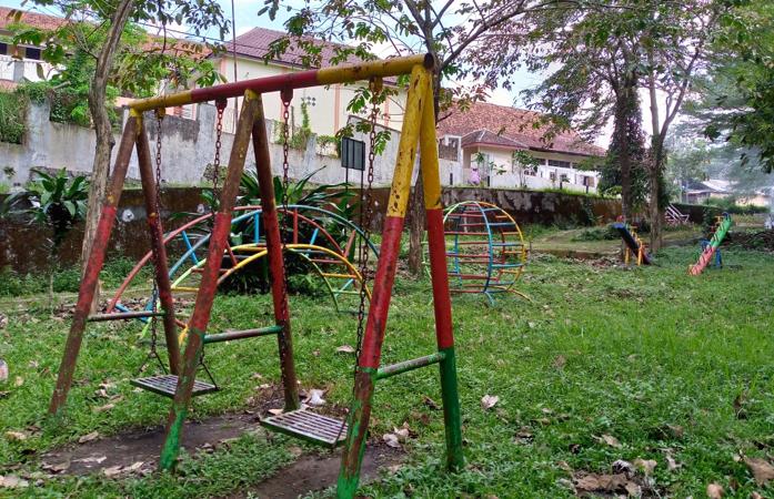 Tak Terawat, Area Bermain Anak di Utara SMAN 8 Solo Mirip Taman Mati