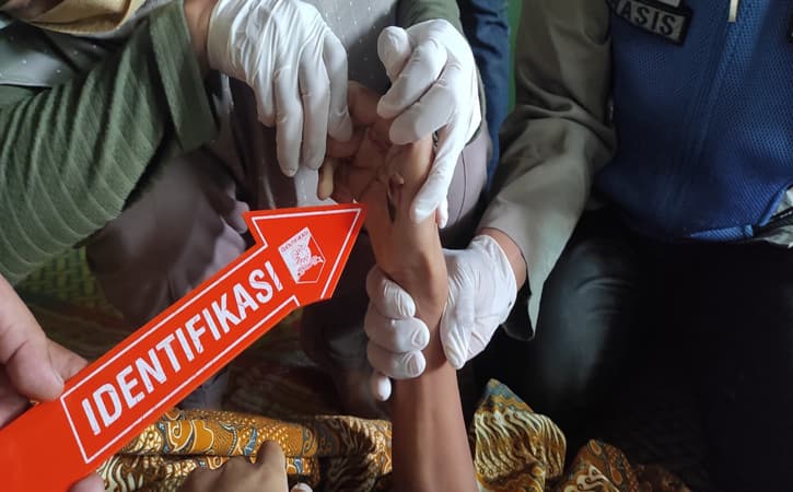 Tim Inafis Polres Ponorogo sedang olah TKP atas meninggalnya pelajar di Kecamatan Pulung Senin (16/5/2022). (Ronaa Nisa’us Sholikhah/Solopos.com)