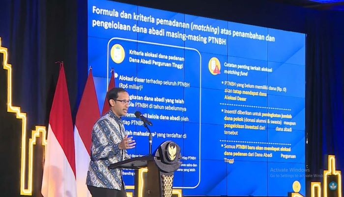 Menteri Pendidikan Kebudayaan Riset dan Teknologi Nadiem Anwar Makarim ketika meluncurkan Program Dana Abadi Pendidikan Tinggi pada Senin (27/6/2022). (kemdikbud.go.id)