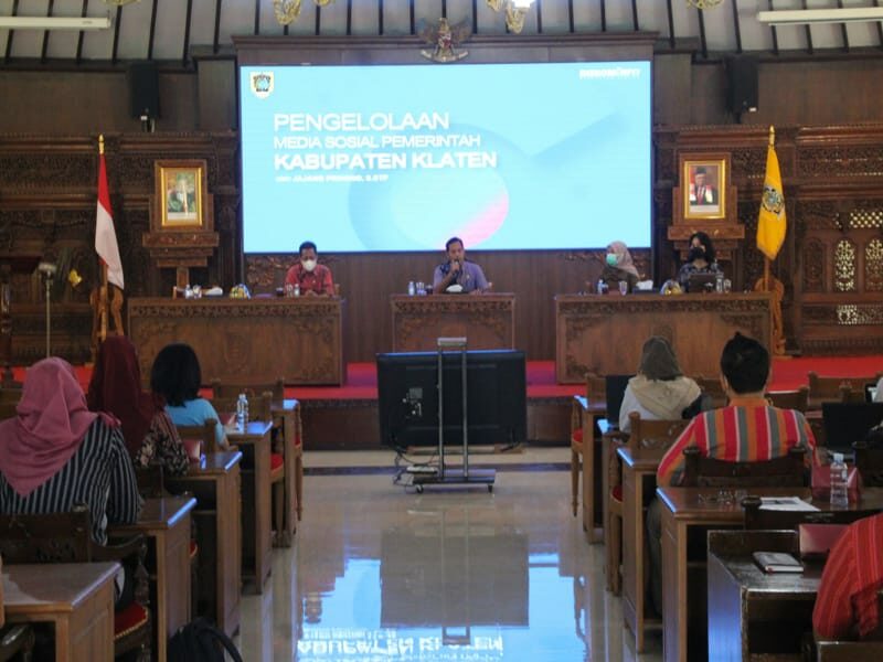 Admin media sosial (medsos) OPD di Pemkab Klaten mengikusi sosialisasi strategi komunikasi publik di era digital di Pendapa Pemkab Klaten, Kamis (23/6/2022). (Solopos.com/Taufiq Sidik Prakoso)