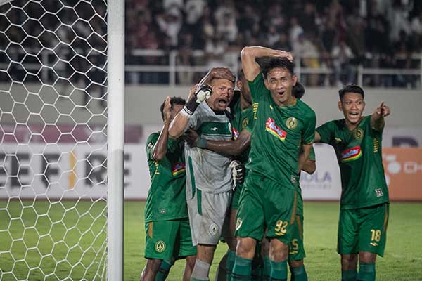 Samsul Arif Tak Mengambil Penalti Saat Hadapi PSS Sleman, Ini Alasannya