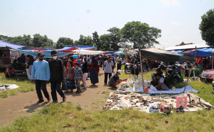Suasana Pasar Legen, Desa Bonyokan, Kecamatan Jatinom yang menjadi pusat berjualan aneka barang mulai dari barang baru hingga bekas yang buka saban Pasaran Legi. Foto diambil April 2021. (Solopos.com/Taufiq Sidik Prakoso)
