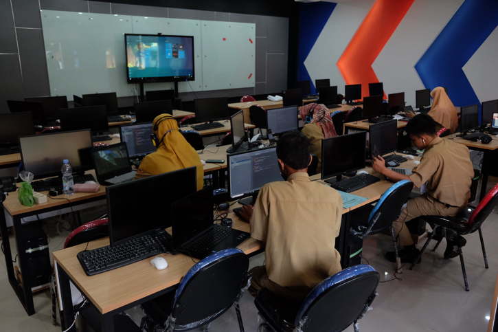 Tagihan Listrik Berkurang Pakai PLTS Atap, Segini Biaya Pemasangannya