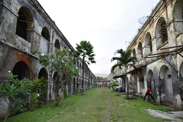 Benteng Fort Willem I atau yang populer dikenal dengan nama Benteng Pendem, merupakan salah satu destinasi wisata favorit di Ambarawa, Kabupaten Semarang. (jatengprov.go.id)