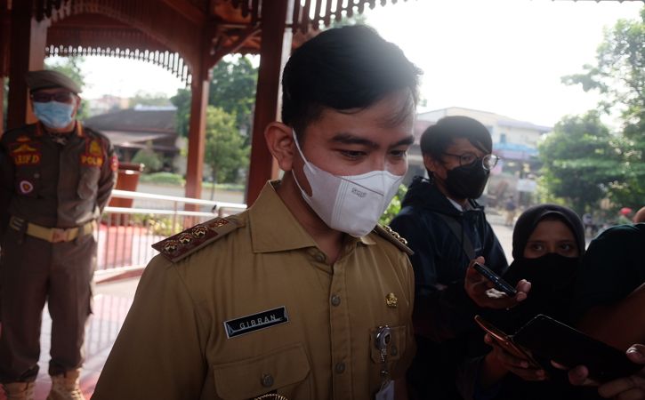 Wali Kota Solo Gibran Rakabuming Raka di Kecamatan Jebres, Senin (13/6/2022). (Espos/Wahyu Prakoso)