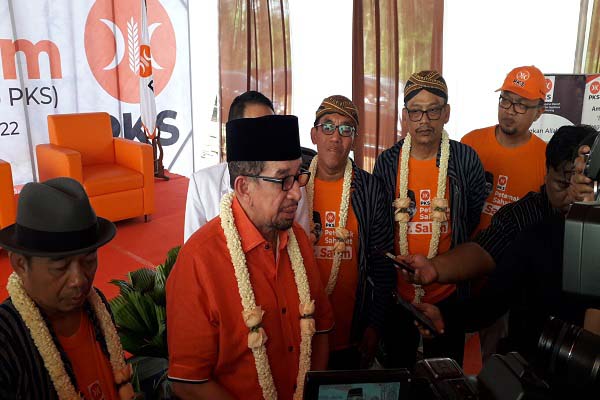 Ketua Majelis Syura (KMS) Partai Keadilan Sejaktera (PKS),Salim Segaf Al-Jufri, saat melayani pertanyaan wartawan di Gunungpati, Kota Semarang, Kamis (23/6/2022). (Solopos.com-Adhik Kurniawan)