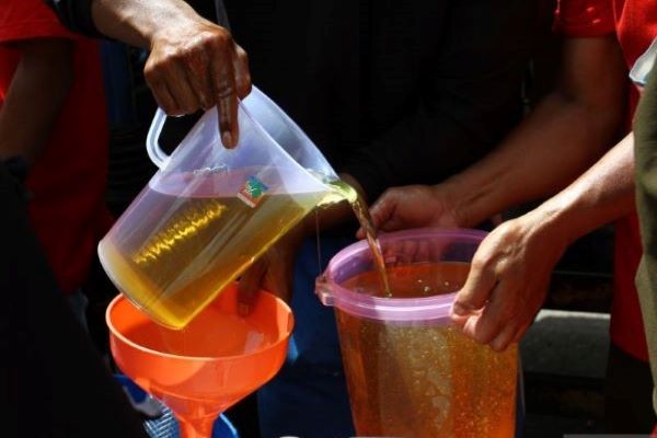 Selain PeduliLindungi, beli minyak goreng curah bisa dilakukan pakai nomor induk kependudukan (NIK) KTP. (Solopos Dok)