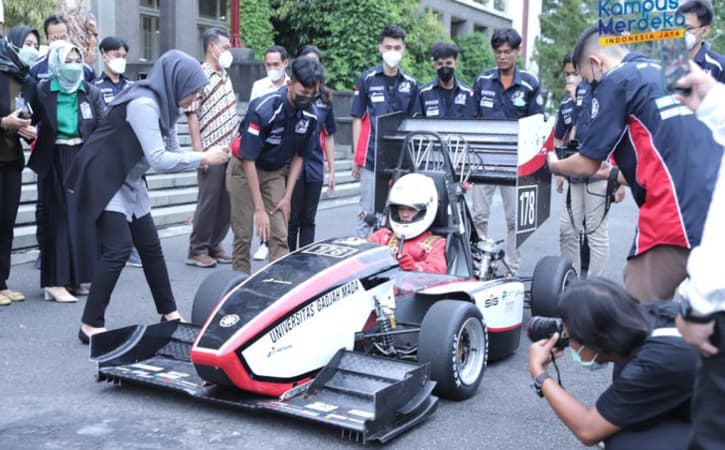 Keren! Mobil Balap Formula UGM Ikut Kompetisi di Belanda