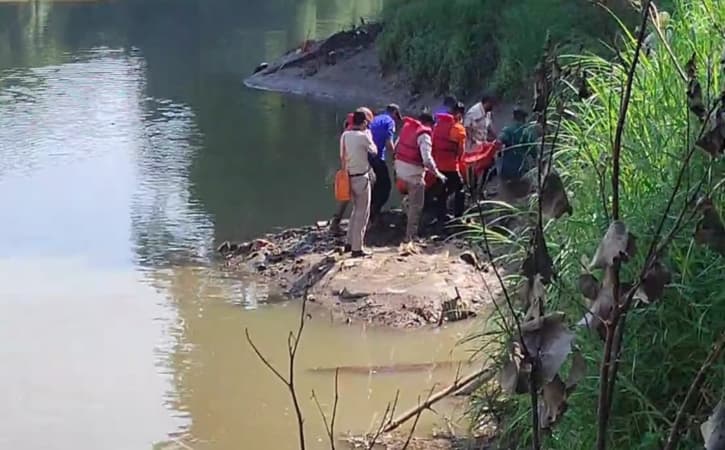 Geger! Sosok Mayat Tanpa Identitas Ditemukan di Kali Madiun