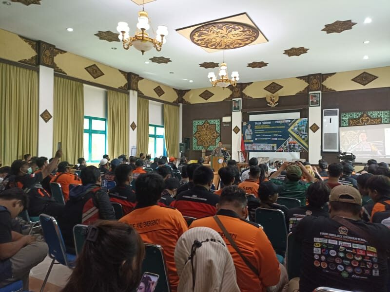 Ratusan pengemudi ambulans di bekali penanganan korban laka lantas bertajuk Talk Show Pelatihan Safety Driving dan Emergency Ambulance Training di Aula Ibnu Sina di Rumah Sakit Islam Yarsis, Sabtu (25/6/2022). (Solopos.com/Magdalena Naviriana Putri)