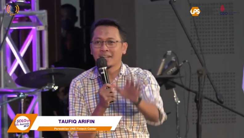 Taufiq Arifin dari UNS Fintech Center, berbicara dalam event SoloKeren #2 dengan tema Milenial Melek Digital yang digelar di Gedung Edutorium UMS, Solo, Minggu (26/6/2022) malam. (Solopos/Kurniawan)