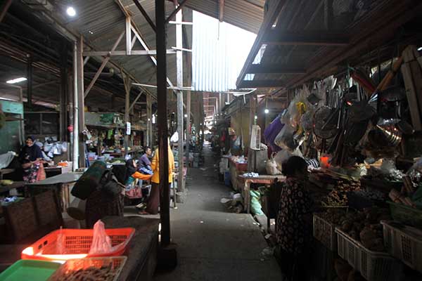 Suasana bagian dalam Pasar Jongke, Laweyan, Solo, Jumat (1/7/2022). (Solopos/Nicolous Irawan)