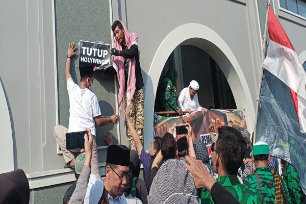 Geruduk Balai Kota Semarang, GPK Minta Izin Holywings Dicabut