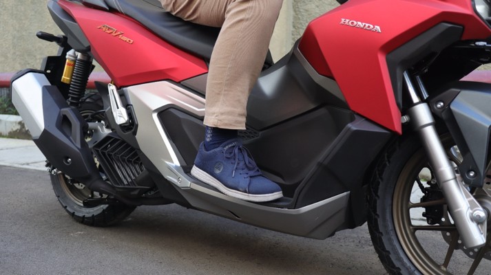 Begini Posisi Tangan dan Kaki Paling Aman-Nyaman saat Naik Motor Matik