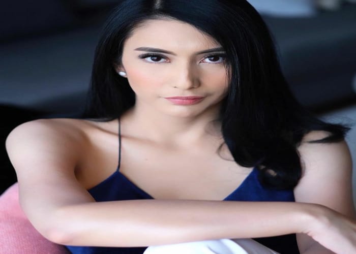 Punya Perut Rata, Ini Deretan Artis yang Punya Tindik Pusar