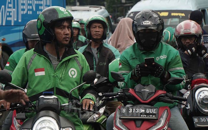 Ilustrasi pekerja ekonomi gig sektor jasa transportasi online di Indonesia. (bisnis.com)