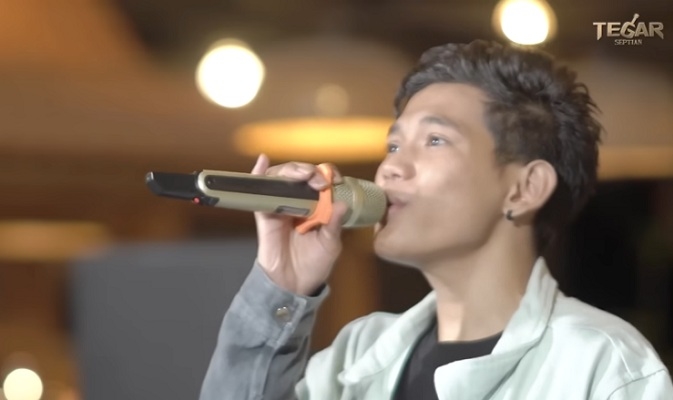 Lagu Dermaga Biru Versi Tegar Septian si Pengamen Cilik