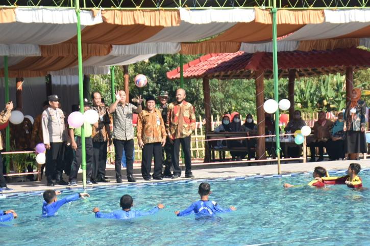 kolam renang Kebakkramat karanganyar