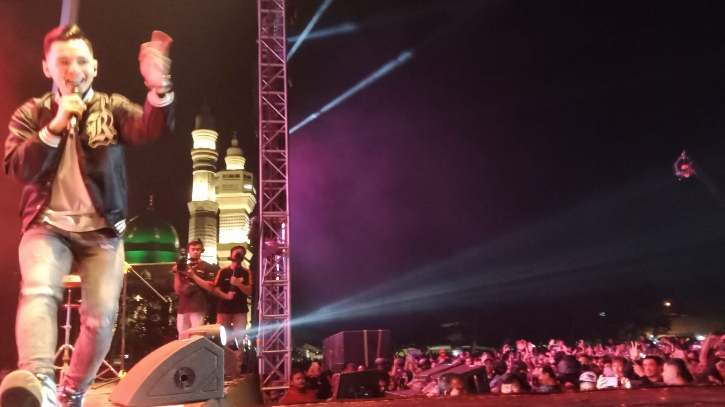 Dory Harsa Buka Konser Gebyar Merah Putih dengan "Sing Tak Sayang Ilang"