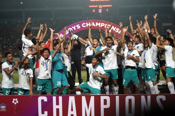 Dikritik Ikut Angkat Trofi Juara Piala AFF U-16, Ini Jawaban Menpora