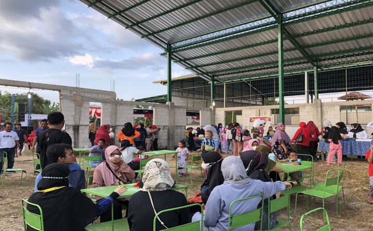 Suasana Bedoro Festival Fair yang diselenggarakn Tim Kuliah Kerja Nyata (KKN) Universitas Gadjah Mada (UGM) bersama pihak terkait di Lapangan Tunjungsemi, Desa Bedoro, Kecamatan Sambungmacan, Sragen pada Minggu (7/8/2022). (Solopos.com/Galih Aprilia Wibowo)