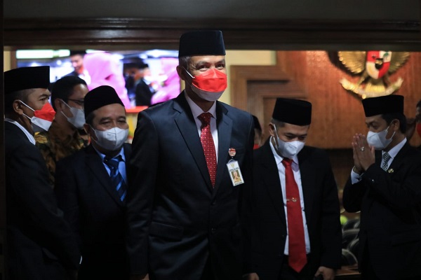 Gubernur Jateng, Ganjar Pranowo, saat mengikuti Pidato Kenegaraan Presiden Jokowi dalam Sidang Tahunan MPR secara daring di Gedung DPRD Jateng, Selasa (16/8/2022). (Solopos.com-Humas Pemprov Jateng)