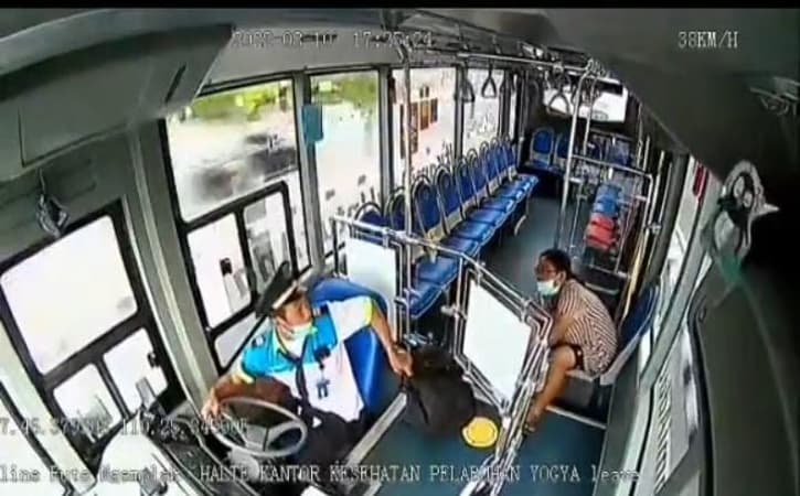 Viral! Aksi Nekat Penumpang Wanita Curi Tas Sopir Bus Trans Jogja